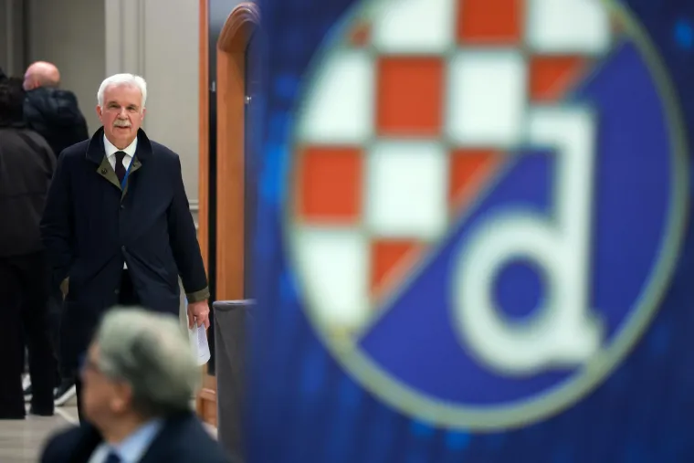 Bolje da Boysi ovo ne vide: Pogledajte kako je izgledao izlazak mamićevaca iz dvorane nakon što su srušili kvorum na Dinamovoj skupštini