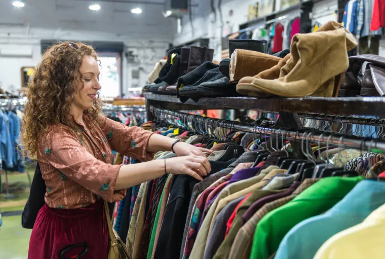 “A ako znam da samo želim kupiti neku glupost, onda odem na mjesta poput dućana gdje mogu nešto naći za jedan dolar, Five Below ili u dućan rabljene robe, gdje stvari općenito koštaju manje nego što bi bile da sam išla u Target kad sam bila u tom elementu. Na kraju ću potrošiti manje novca&quot;, poručila je.