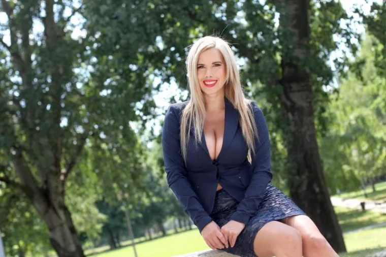 Nives Celzijus je ljep&scaron;a nego ikad: Otvorili smo arhivu i prisjetili se kakve je sve transformacije do sada pro&scaron;la