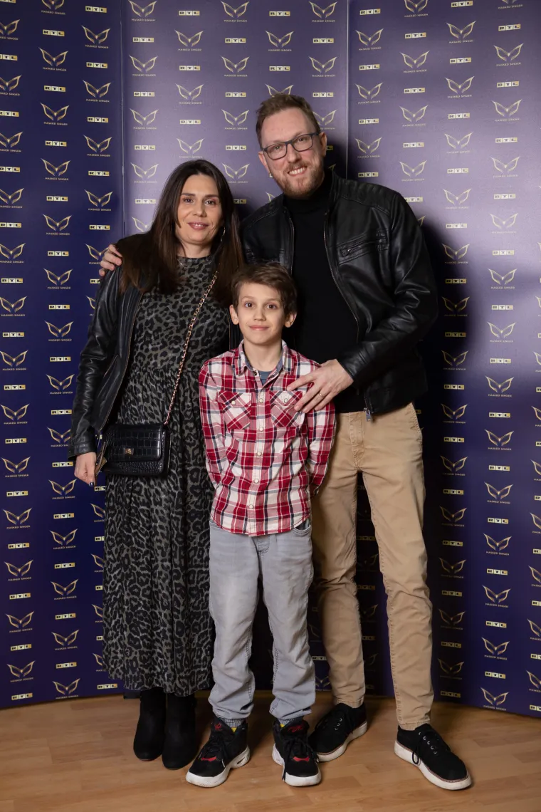 Krenuo spektakularni show uživo! Poznata imena stigla na najluđu subotnju zabavu