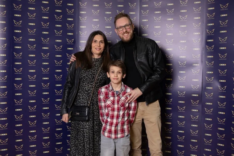 Krenuo spektakularni show uživo! Poznata imena stigla na najluđu subotnju zabavu