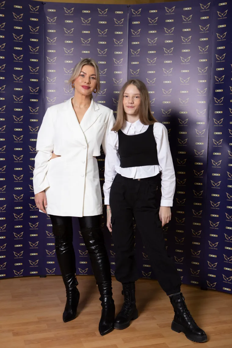 Krenuo spektakularni show uživo! Poznata imena stigla na najluđu subotnju zabavu