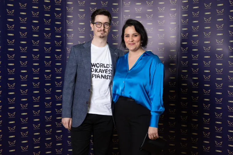 Krenuo spektakularni show uživo! Poznata imena stigla na najluđu subotnju zabavu