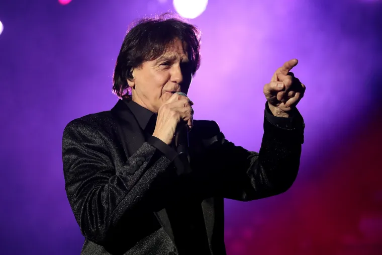 Ovim rasprodanim koncertom, mu&scaron;ki sex simbol nekada&scaron;nje Jugoslavije vratio se u Zadar nakon dugih devet godina, a ako je suditi po doživljenoj atmosferi, trebao se vratiti puno, puno ranije. 