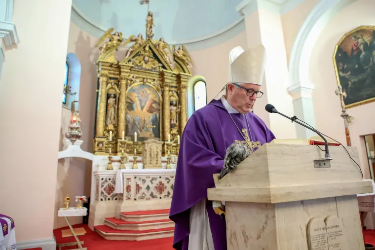 Ante Gotovina privukao pažnju ovim potezom: Pogledajte &scaron;to je darovao crkvi u rodnim Pako&scaron;tanima