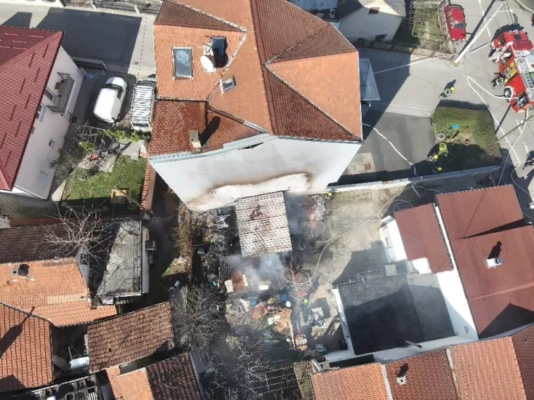 Ovako izgleda požarište nakon vatre na Ferenščici. Vatrogasci prijavili vlasnika radi metaka, bombe, mina