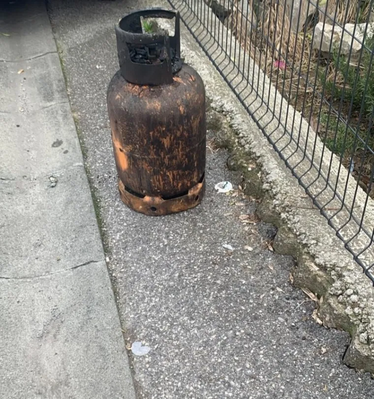 Ovako izgleda požari&scaron;te nakon vatre na Feren&scaron;čici. Vatrogasci prijavili vlasnika radi metaka, bombe, mina