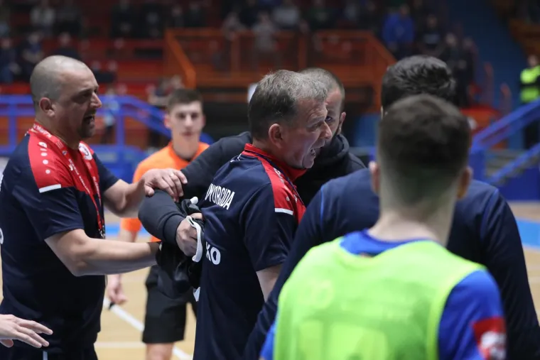 Sramotne scene na derbiju Dinama i Torcide: Provocirao je Boyse, a onda je uslijedio nevjerojatan kaos