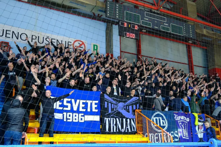 Sramotne scene na derbiju Dinama i Torcide: Provocirao je Boyse, a onda je uslijedio nevjerojatan kaos