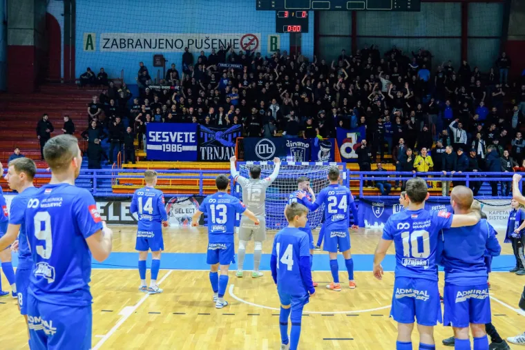 Sramotne scene na derbiju Dinama i Torcide: Provocirao je Boyse, a onda je uslijedio nevjerojatan kaos