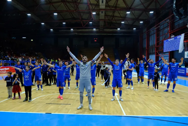 Sramotne scene na derbiju Dinama i Torcide: Provocirao je Boyse, a onda je uslijedio nevjerojatan kaos