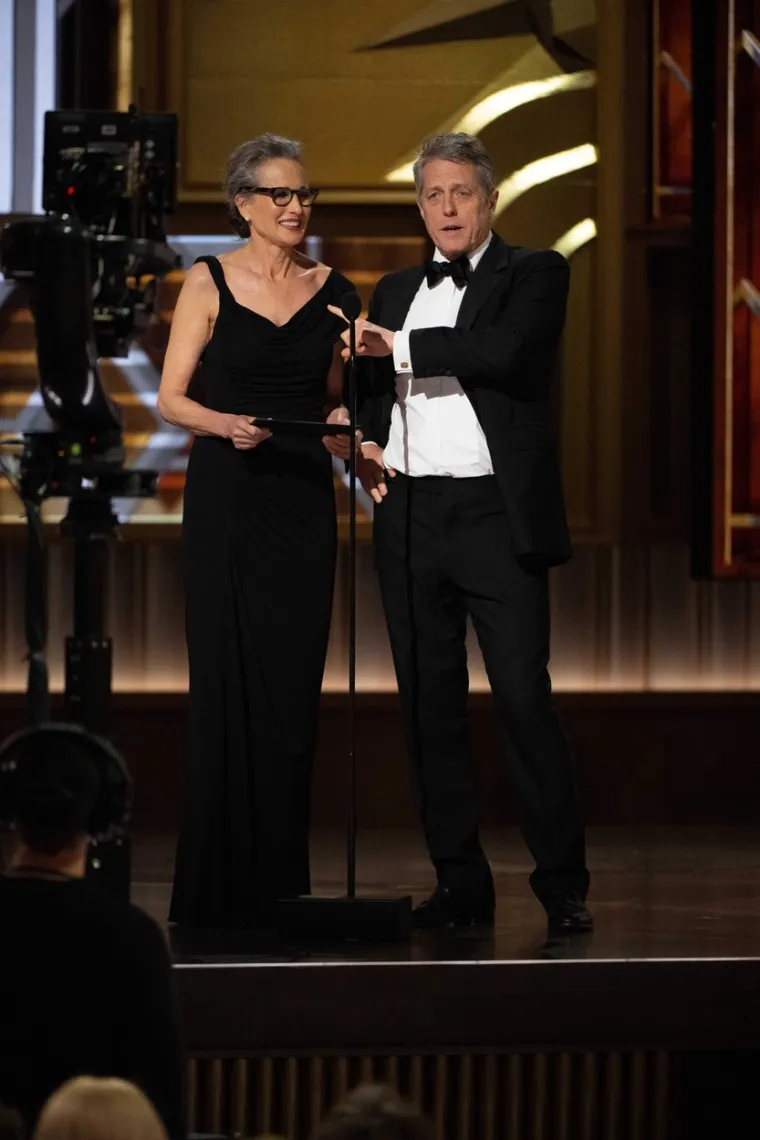 Svi smo se 90-ih smijali uz njihov hit film, a sad su zablistali na Oscarima: Čuvena glumica posebno plijenila pažnju,  a tek njezina atraktivna kći