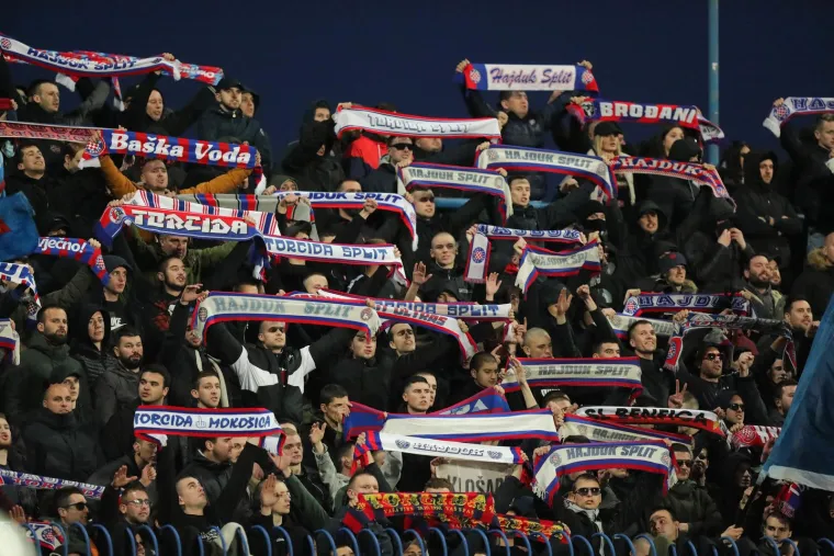 Sjajna atmosfera u Osijeku i Rijeci, Kohorta digla dvosmislenu poruku koja je zaintrigirala mnoge