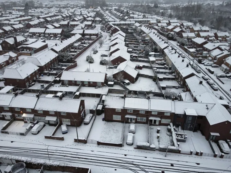 Snježna mećava prošli tjedan paralizirala je Englesku: Sad su temperature skočile, ali ledeno doba se vraća