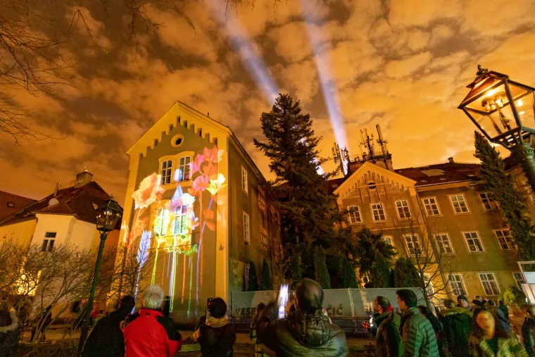 Čarobne svjetlosne instalacije opet dolaze u Zagreb. Peti po redu Festival svjetla ove godine s motivom proljeća