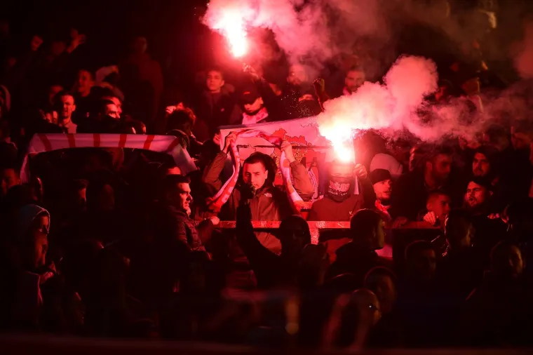 Skandaloznom porukom navijači Crvene zvezde čestitali rođendan osuđenom ratnom zločincu