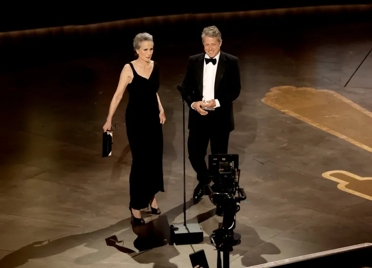 Kao da mu jedan incident nije bio dosta: Hugh Grant bubnuo da mu lice izgleda, ni manje ni više, nego kao skrotum