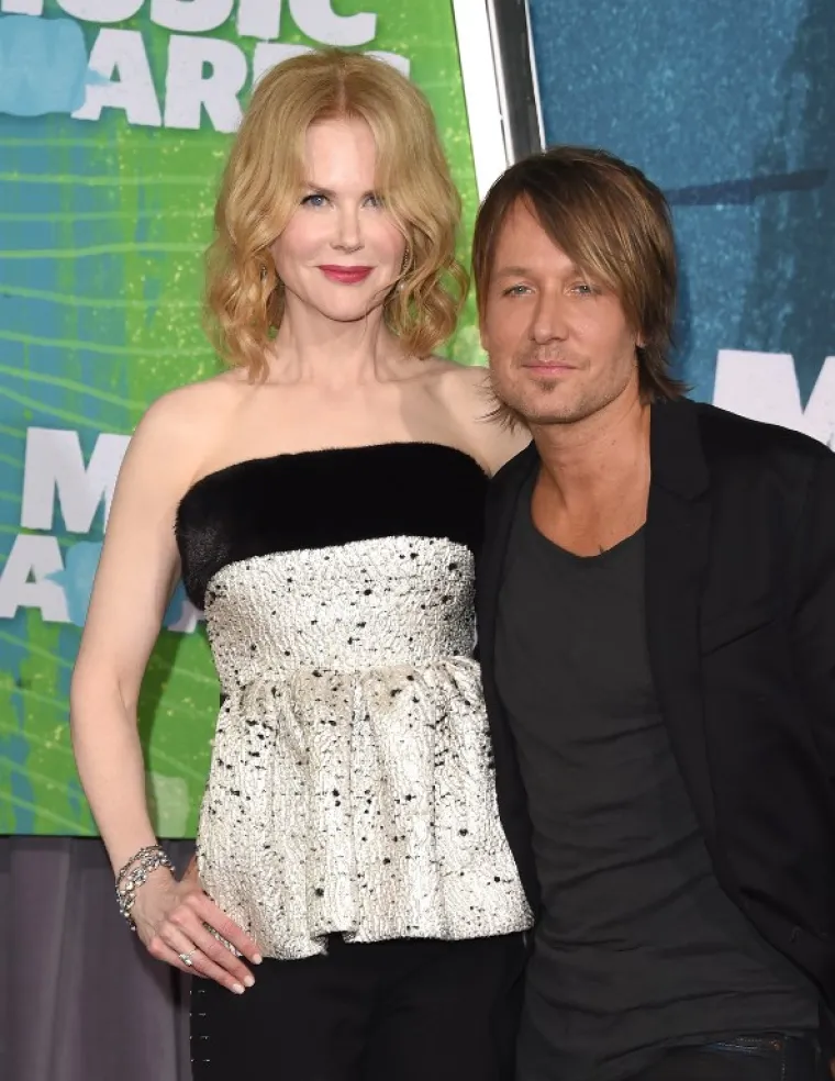 U trenucima kada su razdvojeni, umjesto pisanja poruka, zovu jedno drugo, a Keith Urban pokazao je i svoju romantičnu stranu pa svojoj supruzi pi&scaron;e ljubavna pisma za svaki dan kada nisu jedno kraj drugoga. 