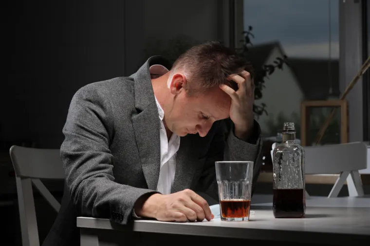6. Problemi s vidom: Možda ste nekad popili previše i primijetili da vam je vid mutan jer alkohol utječe na vaš mozak i vid. U većini slučajeva, rekla je Hannah, to može nestati nakon kratkog vremena zajedno s mamurlukom i glavoboljom.