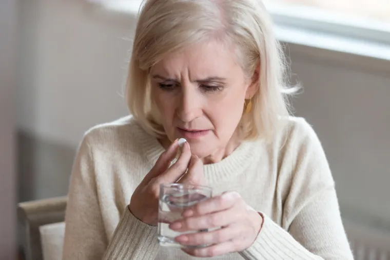 Trebam li uzeti cijelu kutiju antibiotika: Ako se počinjete osjećati bolje, može biti primamljivo prestati uzimati antibiotike, ali nemojte.