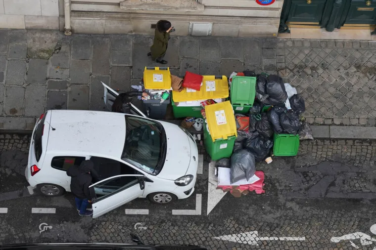 Mislili ste da je Zagreb prekrcan smećem? Pogledajte kako to izgleda u Parizu