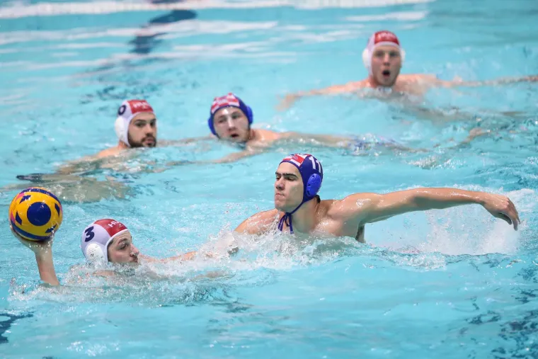 Barakude u bazenu, a Kolinda na tribinama: Pazite u kakvom dru&scaron;tvu biv&scaron;a hrvatska predsjednica prati utakmicu