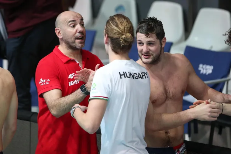 Barakude u bazenu, a Kolinda na tribinama: Pazite u kakvom dru&scaron;tvu biv&scaron;a hrvatska predsjednica prati utakmicu