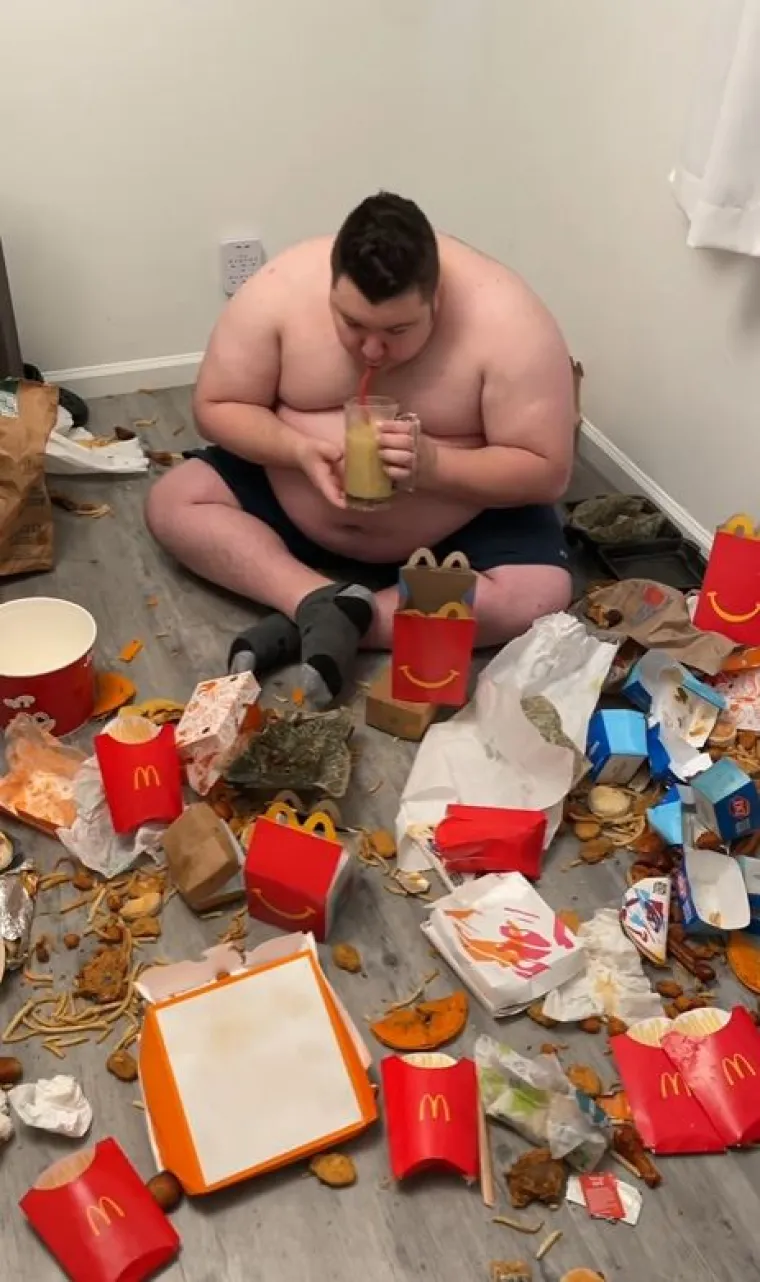 Ali kada je vidio priliku, odustao je od svojih glazbenih snova kako bi umjesto toga &apos;ganjao&apos; internetsku slavu.