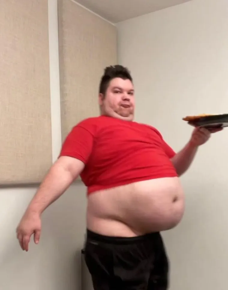 Zatim je dodao: &quot;Sad imam skoro 154 kg, udvostručio sam svoju težinu. Kad sam dosegao 136 kg, mogao sam reći da sam udvostručio svoju težinu.&quot;