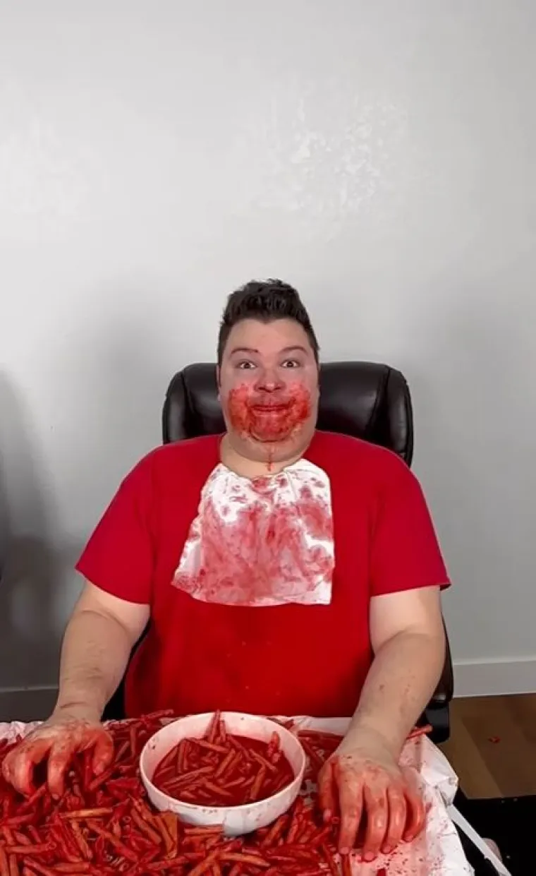 Sada ima vlastitu odjeću s natpisima poput &quot;identificiram se kao mršav&quot; i &quot;to je samo težina vode&quot;.