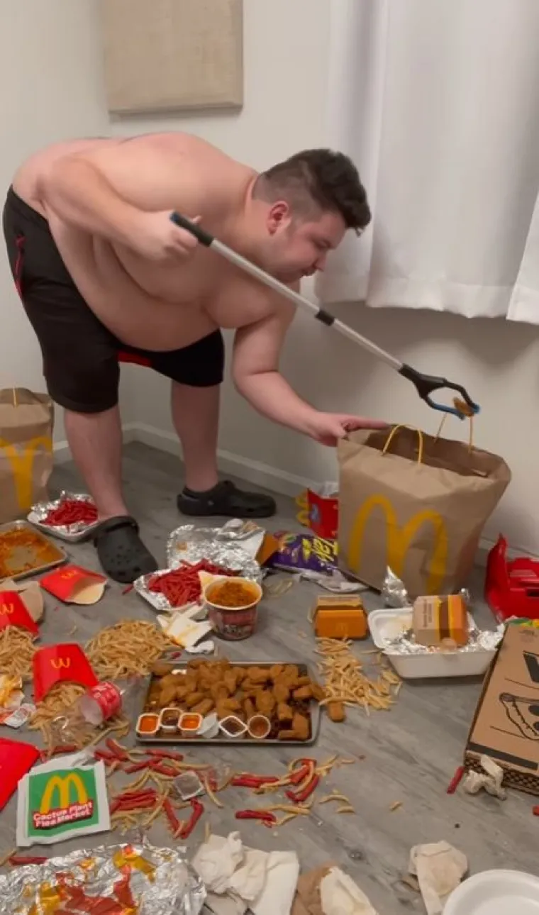 Njegovi obožavatelji su izrazili zabrinutost zbog njegovog zdravlja.