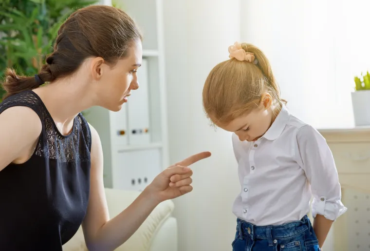  U suprotnom, ako kažu „ne“, to će učiniti roditelje nezadovoljnima, slijedi kazna ili neka negativna posljedica, a ta navika onda ostane u životu i kasnije. Radije ćeš pristati na nešto što ne želiš, samo da drugu osobu ne razljutiš.