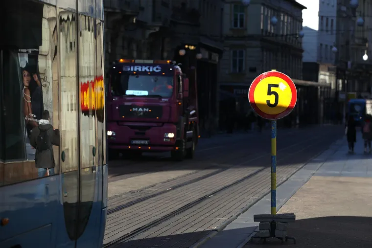 U centru Zagreba osvanuo novi prometni znak: U jednoj od najvažnijih ulica uvedena velika promjena, poznat i razlog