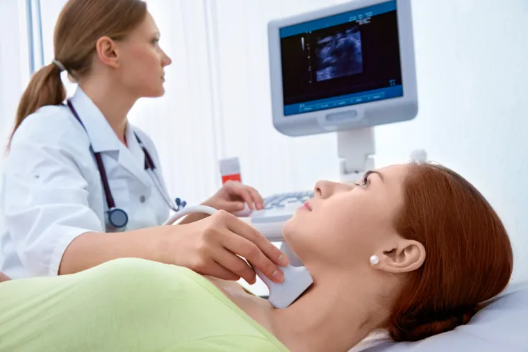 Tumor se može nalaziti iznad glasnica, tada se naziva supraglotički, na njihovoj razini - to je glotični tumor, i subglotični, kada se nalazi ispod razine glasnica. Osim toga, još postoji i: nazofaringealni karcinom (maligni tumor nazofarinksa, šupljine koja spaja stražnji dio nosa s grlom), orofaringealni i hipofaringealni.