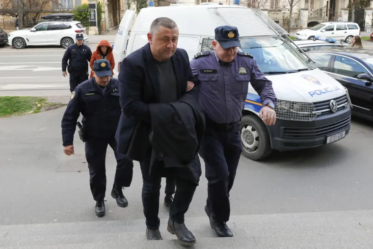 Privođenje HDZ-ova župana Damira Dekanića i suosumnjičenika na osječki sud