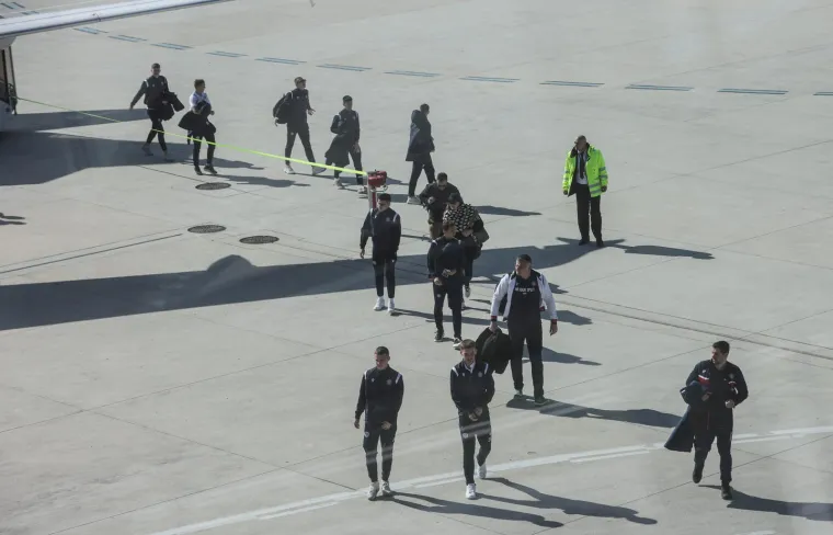 Poljud je spreman za doček svojih junaka: Juniori Hajduka dan nakon velike pobjede sletjeli u splitsku zračnu luku