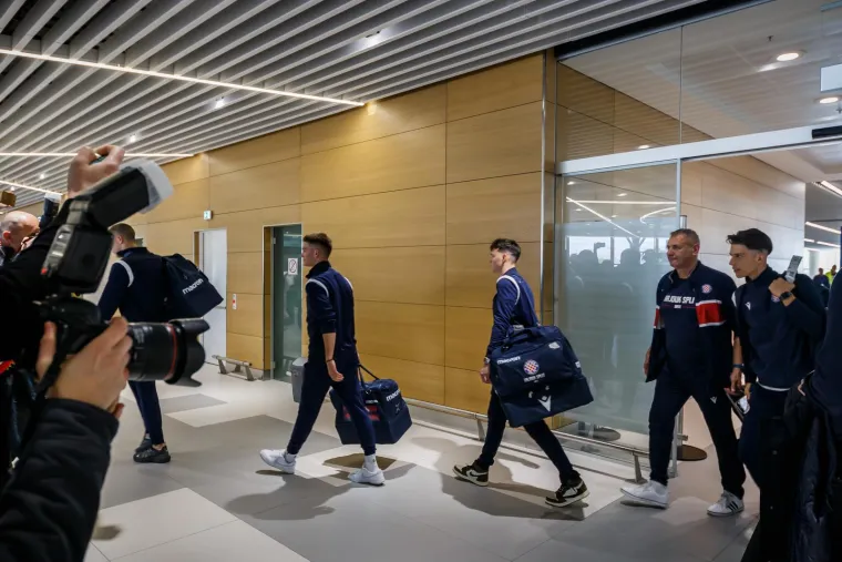 Poljud je spreman za doček svojih junaka: Juniori Hajduka dan nakon velike pobjede sletjeli u splitsku zračnu luku