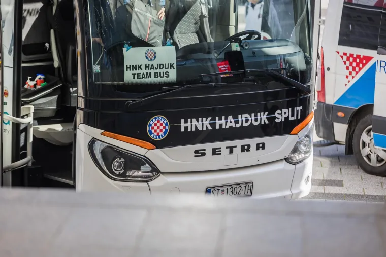 Poljud je spreman za doček svojih junaka: Juniori Hajduka dan nakon velike pobjede sletjeli u splitsku zračnu luku