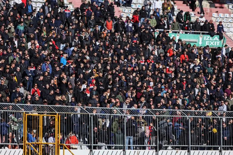 Tisuće ljudi na Poljudu čeka heroje Dalmacije: Juniori Hajduka stigli u Split