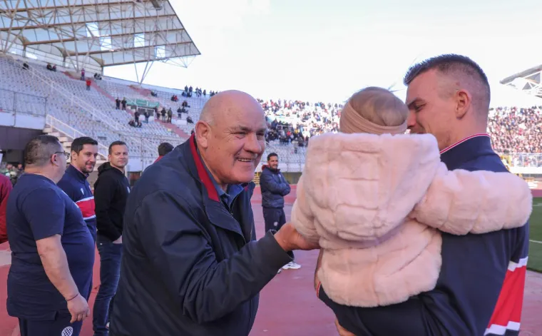 Spektakl na Poljudu: Ove slike govore više od tisuću riječi; Na stadionu bio najslađi gost na svijetu