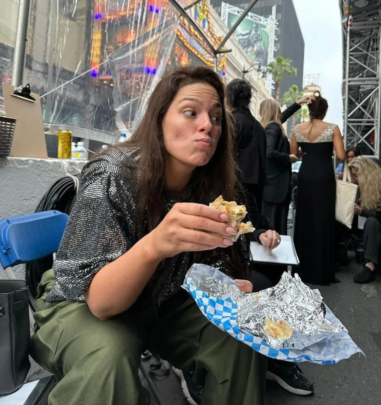 Ashley Graham otišla korak dalje: Plus size model zbog kojeg su se svi naljutili na Hugha Granata skinula se do kraja