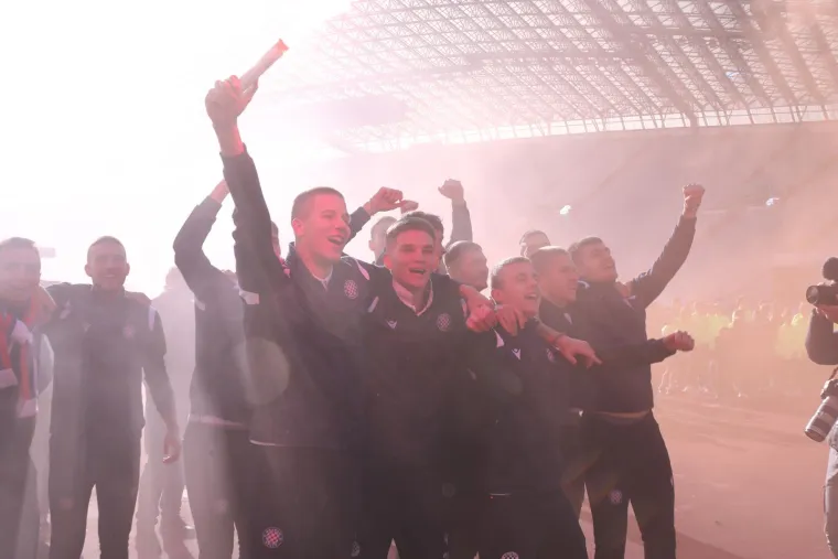 Poljud je danas gorio: Juniori Hajduka dočekani u spektakularnoj atmosferi, evo kako je sve izgledalo