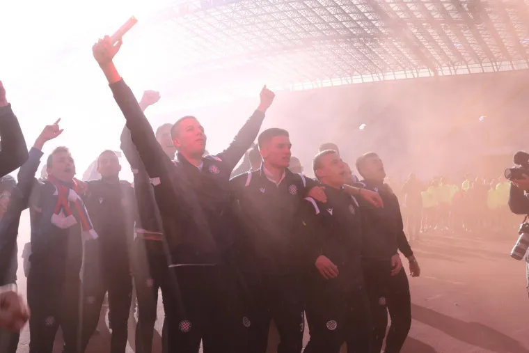 Poljud je danas gorio: Juniori Hajduka dočekani u spektakularnoj atmosferi, evo kako je sve izgledalo
