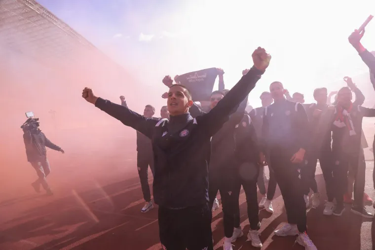 Poljud je danas gorio: Juniori Hajduka dočekani u spektakularnoj atmosferi, evo kako je sve izgledalo