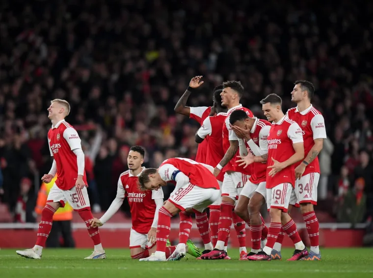 Pogledajte kadrove sinoćnje drame na Emiratesu i lica 'Topnika': Kao da ih je netko udario maljem