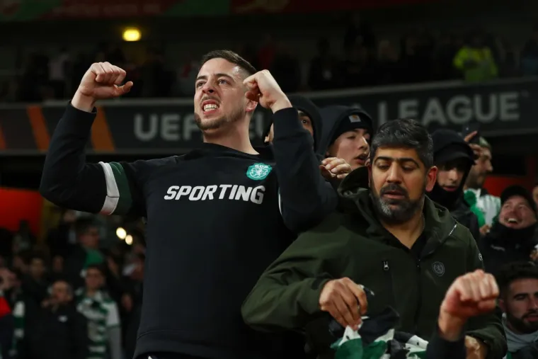 Pogledajte kadrove sinoćnje drame na Emiratesu i lica 'Topnika': Kao da ih je netko udario maljem