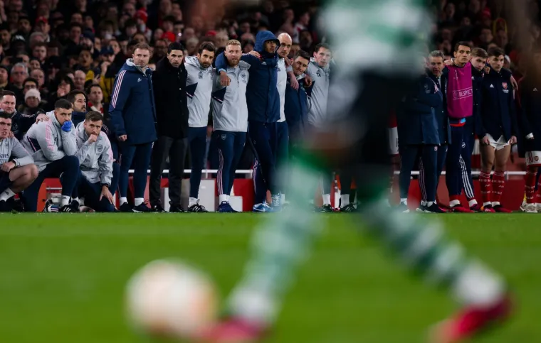 Pogledajte kadrove sinoćnje drame na Emiratesu i lica 'Topnika': Kao da ih je netko udario maljem