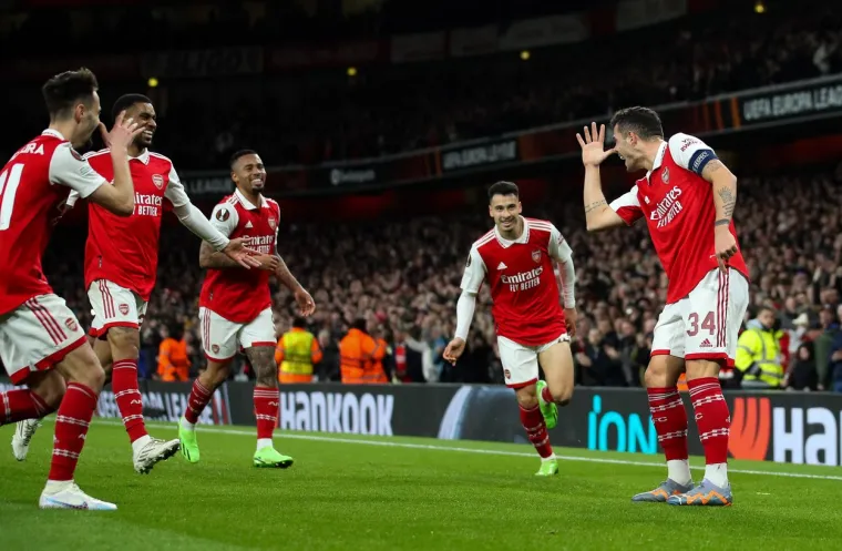 Pogledajte kadrove sinoćnje drame na Emiratesu i lica 'Topnika': Kao da ih je netko udario maljem