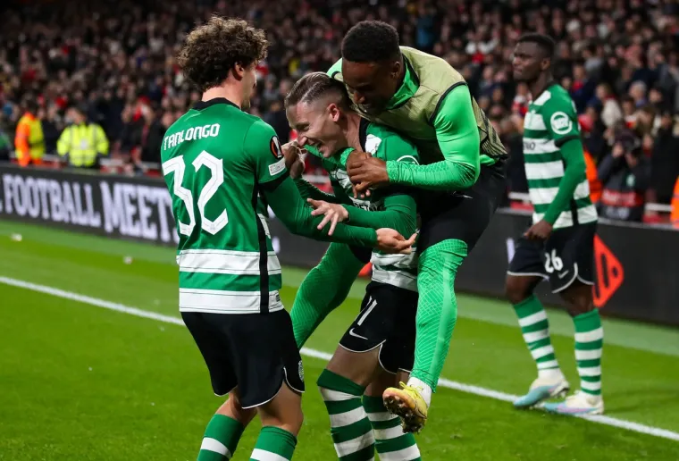 Pogledajte kadrove sinoćnje drame na Emiratesu i lica 'Topnika': Kao da ih je netko udario maljem