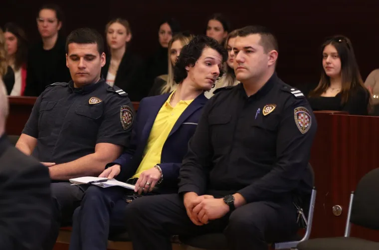 Zavadlav je na sud došao u žutoj košulji, vidno mršaviji nego prije: Jednom izjavom ponovno je šokirao sve prisutne